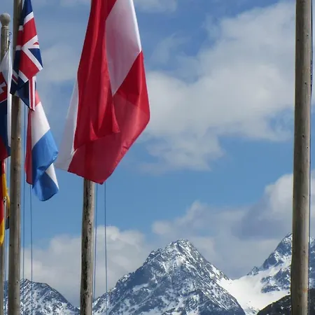 Berghaus Glockner, Niedermeyer Lejlighed *